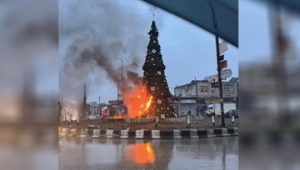 protes-massa-di-damaskus-umat-kristen-suriah-tuntut-keadilan-setelah-pohon-natal-dibakar